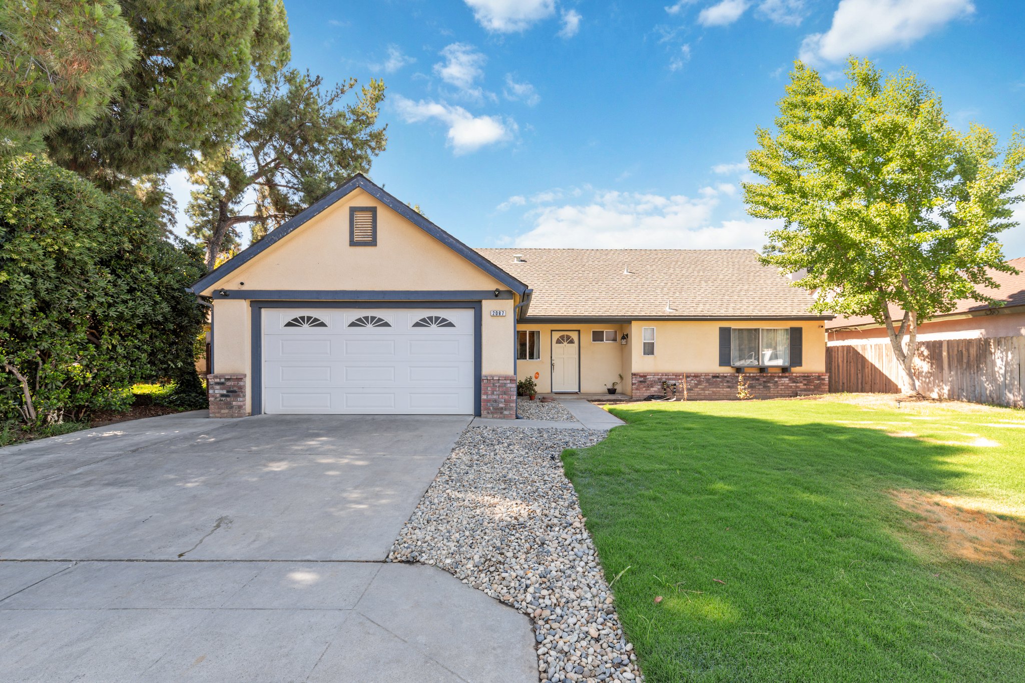2087 East Decatur  Avenue, Fresno